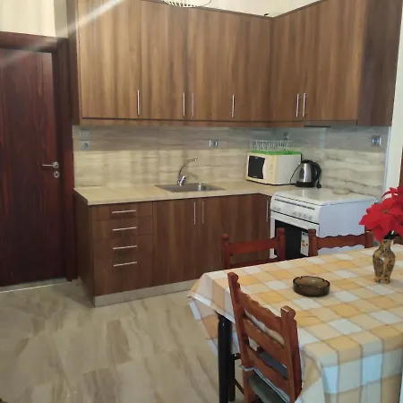 Pyrgos Апарт-отель 2*